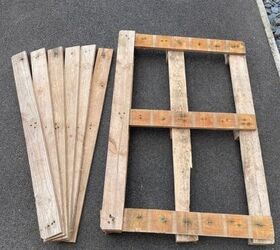 Instead of a bookcase, this mom broke up a pallet to make something cooler