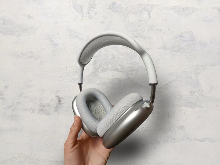 how to clean airpods in a few steps, airpods max