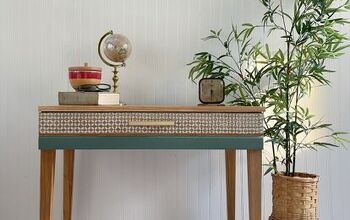 Mesa combinada de madera y pintura estarcida