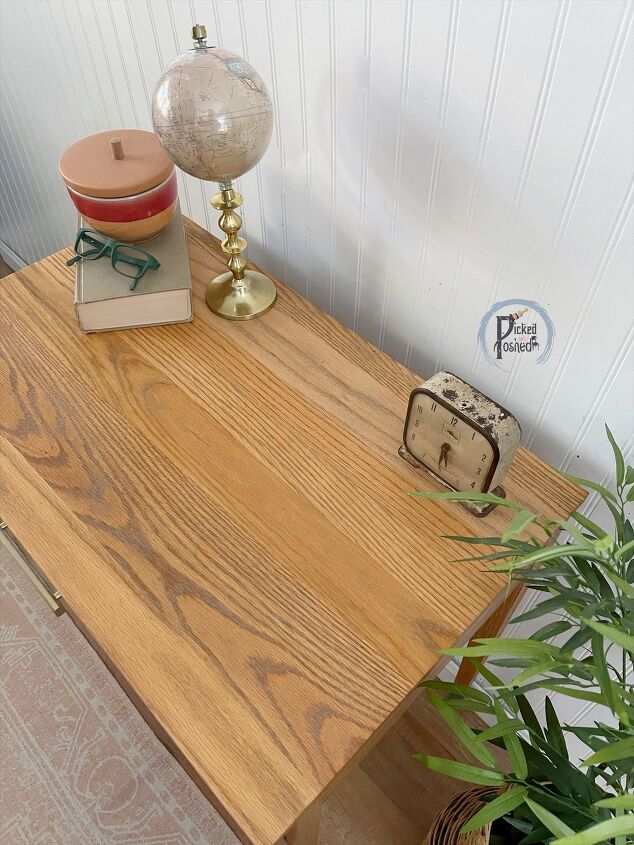mesa combinada de madera y pintura estarcida