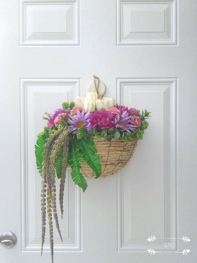 todas las formas creativas de hacer que su puerta de entrada se vea increble esta, C mo hacer una cesta decorativa como alternativa a una corona de flores