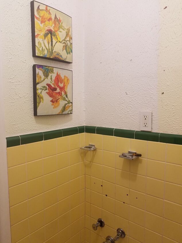 q vintage green yellow bathroom