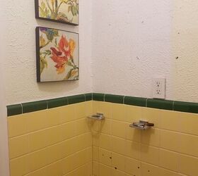 Vintage green yellow bathroom?