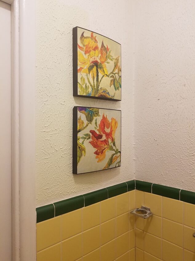 q vintage green yellow bathroom
