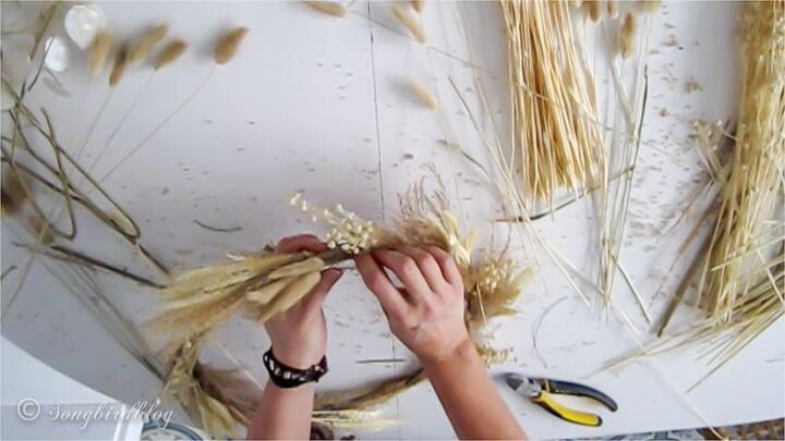 hacer una corona de trigo proyecto de manualidades perfecto para el otoo
