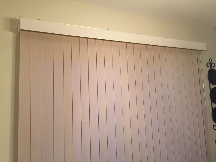 how to clean blinds quickly and easily, closed vertical blinds
