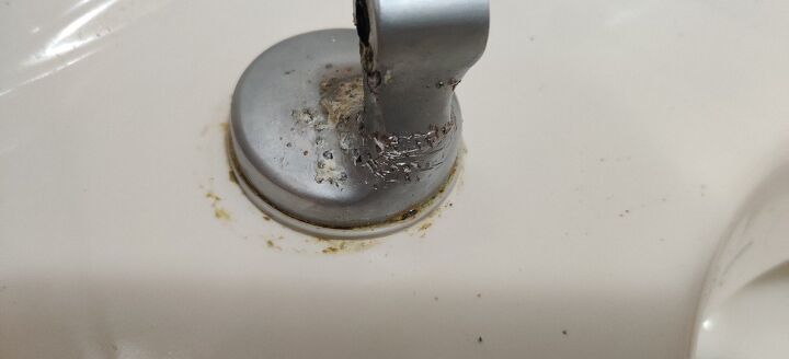 q toilet lid nuts do nothing when turning