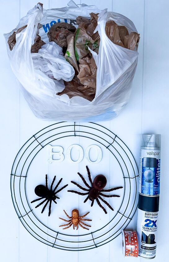 corona de halloween con bolsas de plstico recicladas