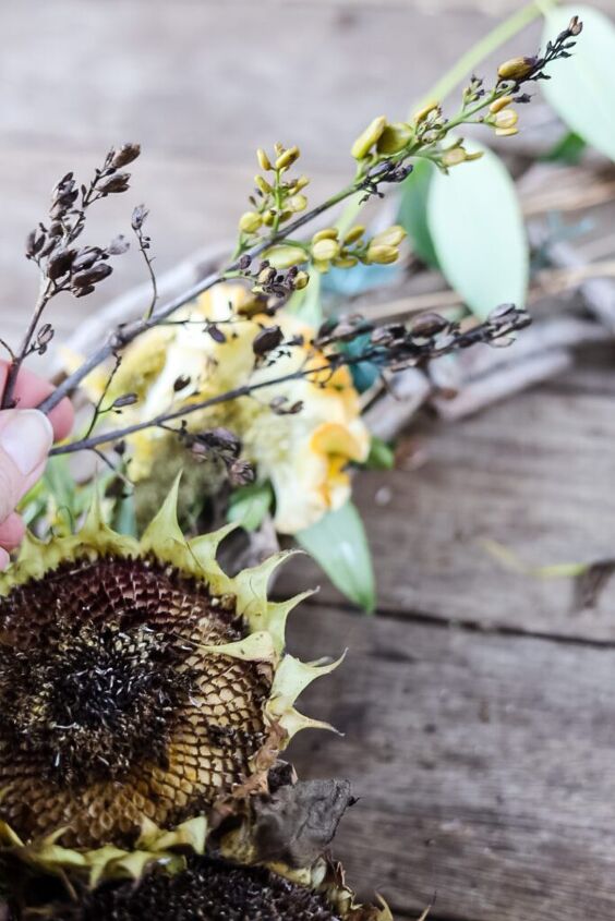 how to make a dried flower wreath