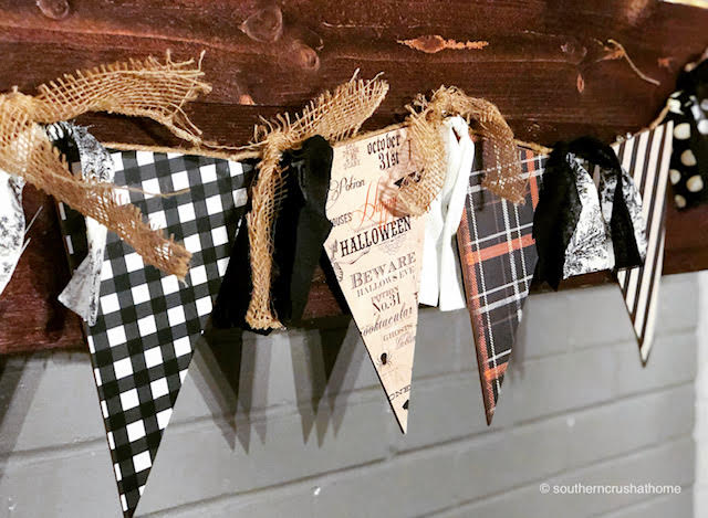 11 ideas de ltima hora para tu fiesta de halloween, Bandera de Halloween DIY con papel de scrapbooking