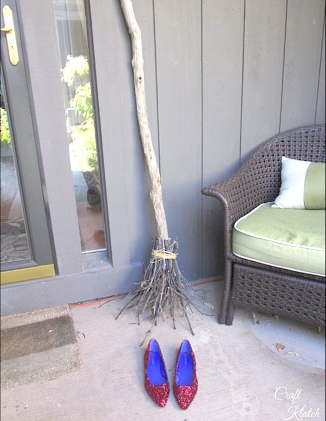 s 11 last minute ideas for your halloween party, This all natural witch broom