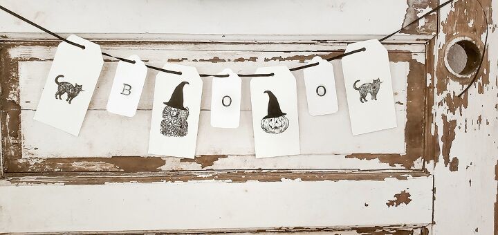 11 ideas de ltima hora para tu fiesta de halloween, Guirnalda de Halloween DIY con etiquetas de cartulina y sellos de goma