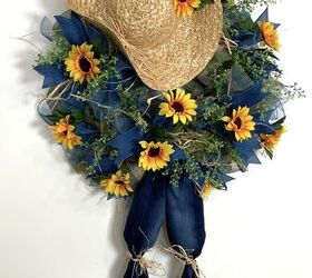How to Make a Cute & Simple DIY Scarecrow Wreath For Fall