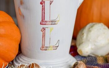 Utiliza una cafetera vintage para embellecer tu mesa de otoño