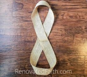 Absolutely everyone should know this 10-minute burlap ribbon trick (it makes EVERYTHING look better!)