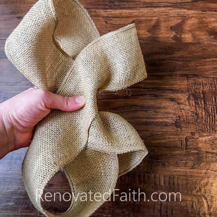 the easiest burlap bow tutorial the secret to making a burlap bow