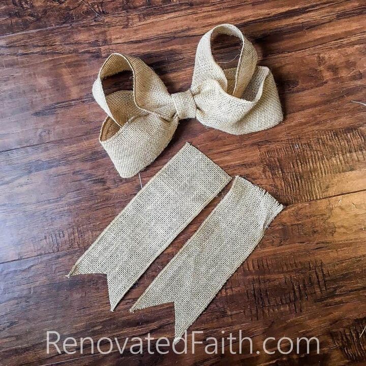the easiest burlap bow tutorial the secret to making a burlap bow
