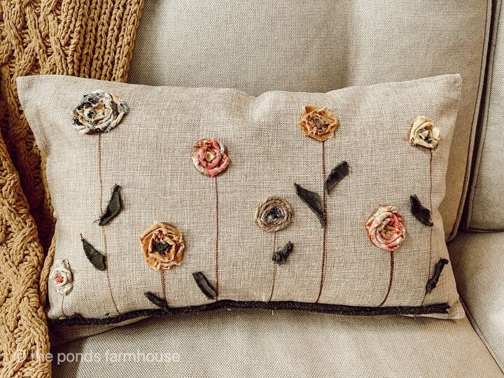20 diys floridos que vo animar sua casa no inverno, Almofadas decorativas f ceis de fazer com retalhos de tecido