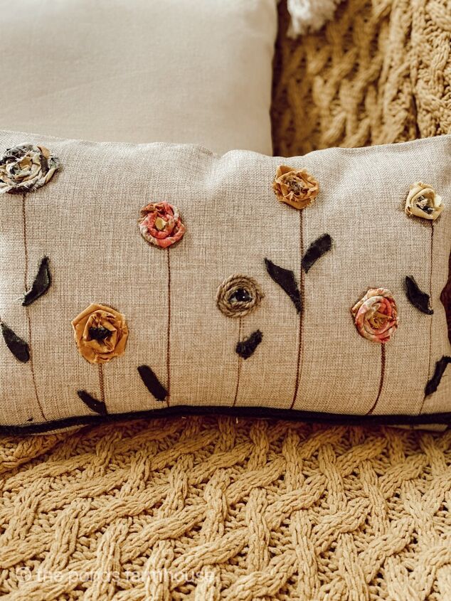 easy to make decorative pillows with scrap fabric