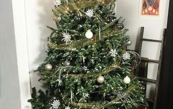 How to Decorate a Christmas Tree You'll Want to Gaze at All Season