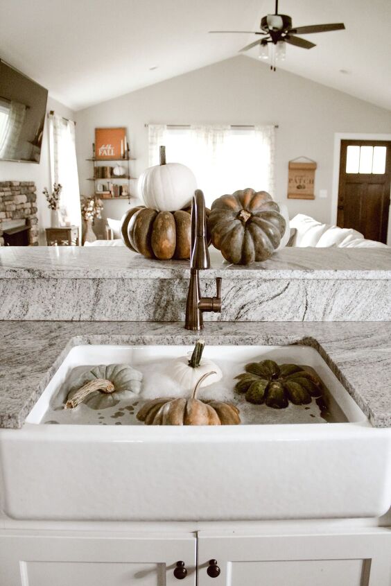 tips and tricks for styling a fall front porch, Washing all my pretty pumpkins here