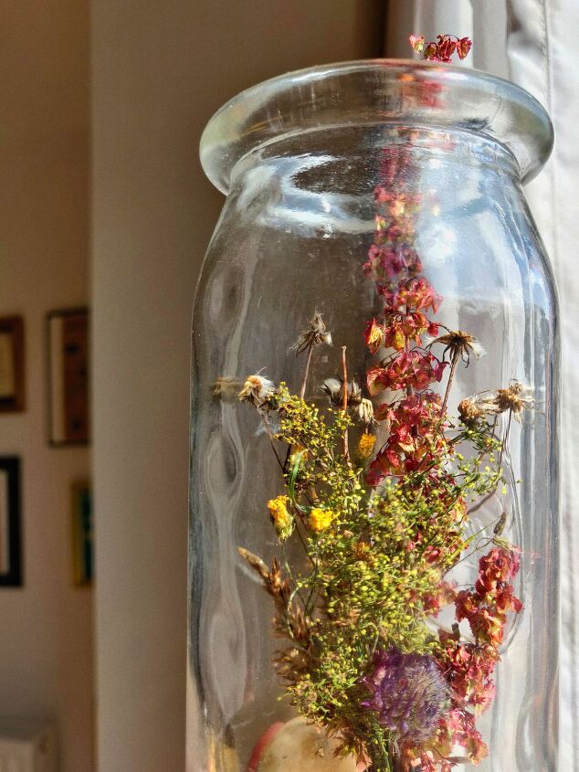 15 novos usos para frascos de pedreiro que mal podemos esperar para experimentar, Terr rio Fim do ver o terr rio de flores secas DIY
