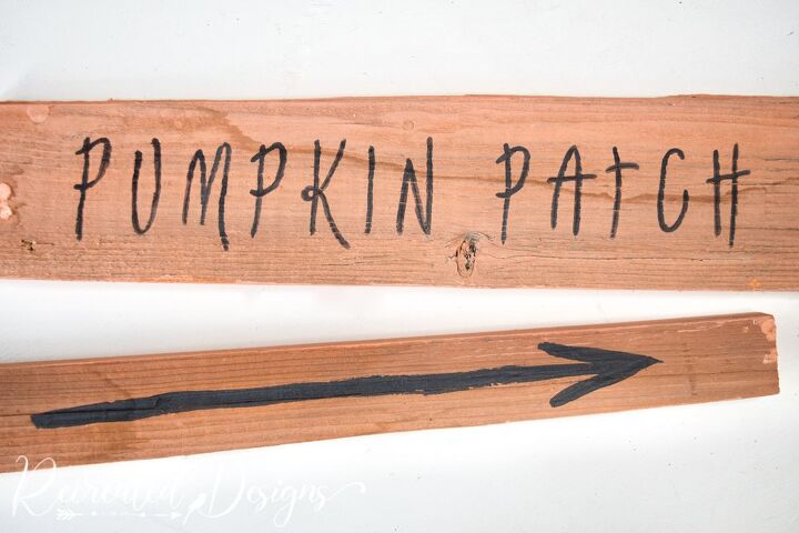 paint a quick and easy halloween sign today