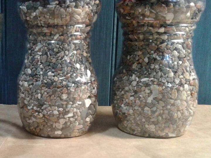 hortalias artificiais colocadas em um vaso de vidro com epxi, Areia bruta