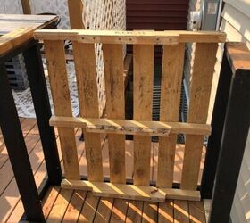 The easy pallet porch idea you're not going to want to forget about next summer