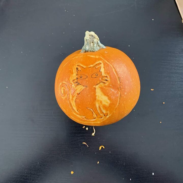 tallar un mini gato de calabaza para halloween