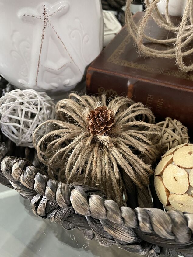 how to make two types of twine pumpkins