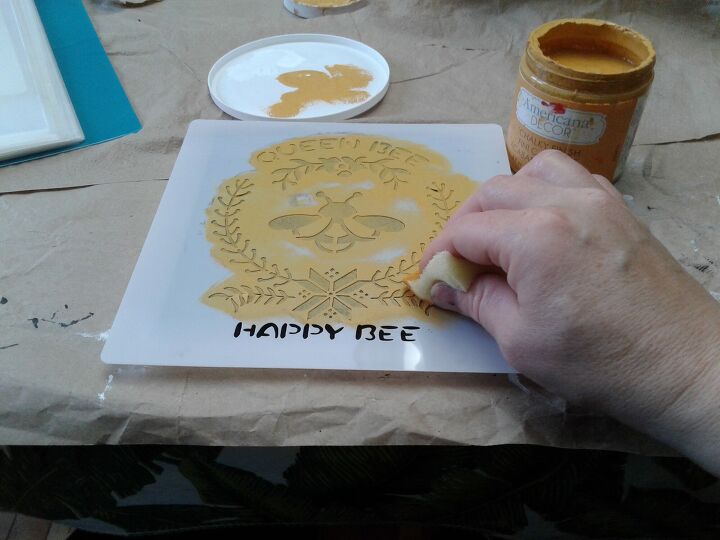 goodbye live laugh love signs and hello to honeybees, Applying Stencil Design