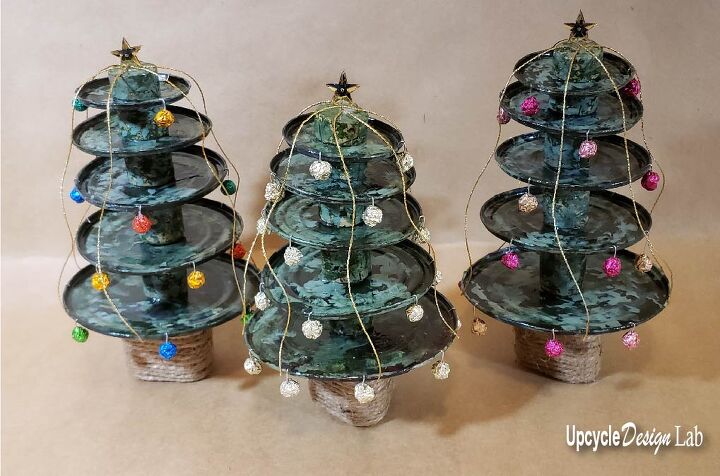 14 pequenas rvores de natal que mal podemos esperar para experimentar neste inverno, Mini rvore de Natal de lata artesanato reciclado