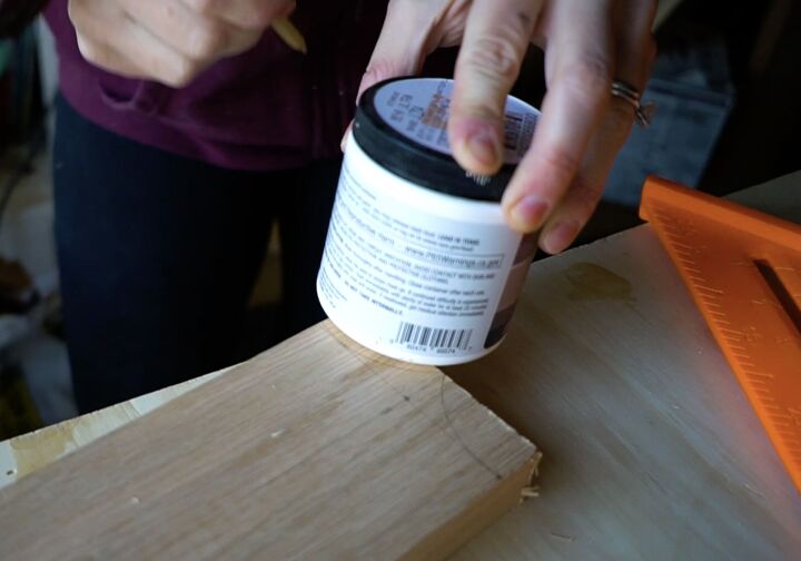 cmo hacer un portapginas de libro de pulgares de madera, Utilic un bote de pintura para trazar las l neas