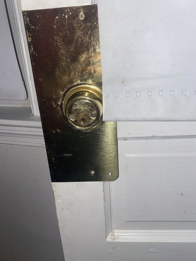 q how to remove this doorknob