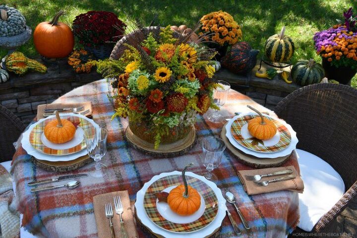 las 18 mejores formas de decorar la mesa de accin de gracias con poco presupuesto, C mo hacer un centro de mesa con calabazas florecidas usando un atajo