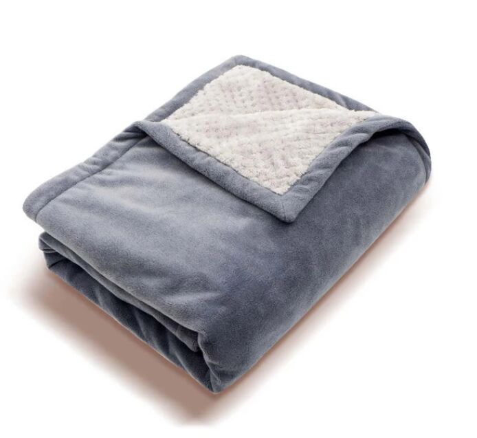 os 6 melhores cobertores de aquecimento sem fio para mant lo aquecido em movimento, manta dobrada azul com interior branco