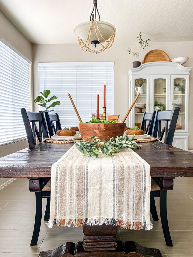 set a beautiful and simple thanksgiving table