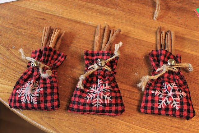 adornos rsticos para el rbol de navidad en mini bolsas a cuadros