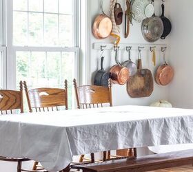 She starts with a plain white tablecloth—20 minutes later, she has a magazine-worthy dining room