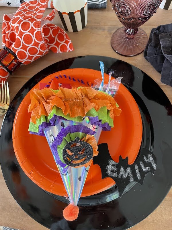 como fazer cones de halloween para dar de presente na festa