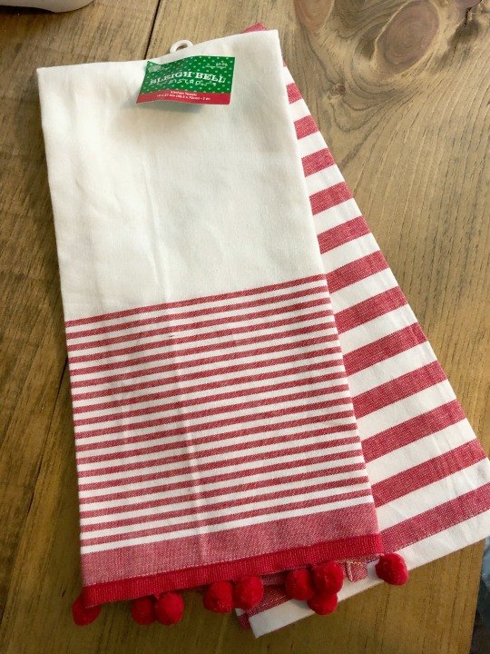 regalo para anfitriones de toallas de t hecho con cricut y easypress 2