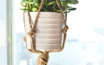 How to Make a Super Easy Macrame Plant Holder
