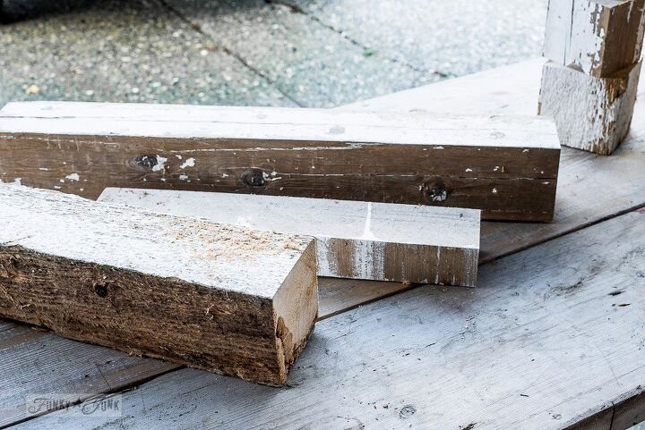 haz los muecos de nieve de madera ms bonitos y fciles de hacer, Reunir la madera