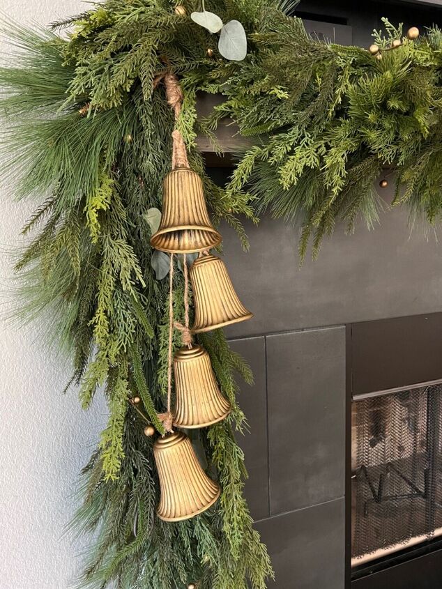 how to make a gold christmas bell cluster