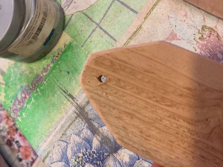 etiquetas de madera hechas a mano, Centrar el agujero