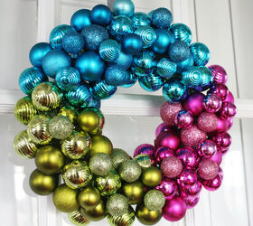 9 impresionantes coronas de navidad para tu puerta y una que te har rer, Guirnalda de Navidad de bolas de arco iris