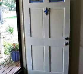 cmo pintar una puerta de entrada para mejorar el atractivo de la calle, puerta delantera pintada de blanco con cinta de pintor