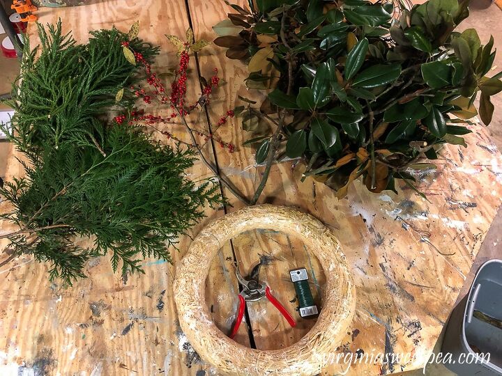 how to make a magnolia wreath for christmas