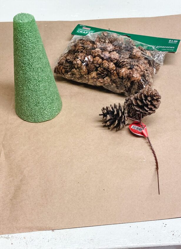 mini rbol de navidad de conos de pino diy